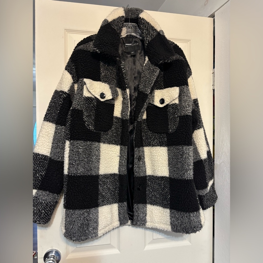 Women’s Large Black and White Buffalo Plaid Button Down Sherpa Jacket 🖤
